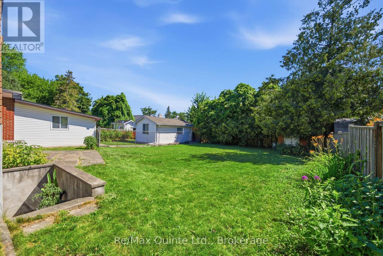 65 HUMEWOOD DRIVE - 32