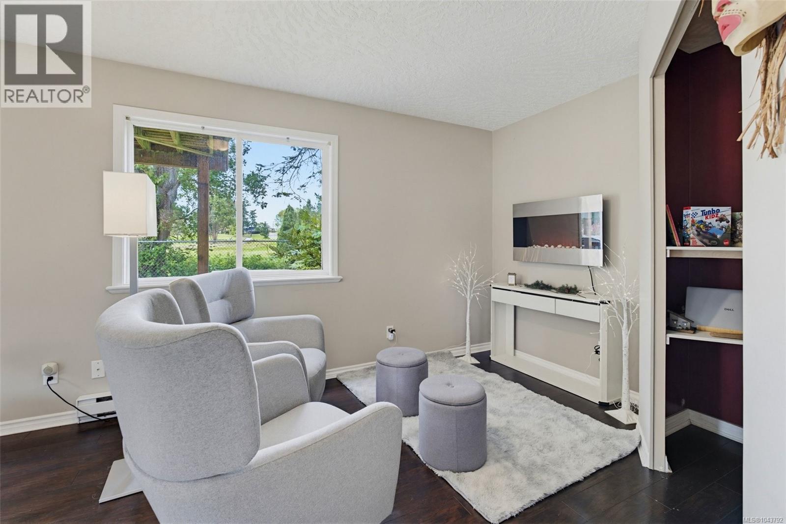 840 Tillicum Rd - 25
