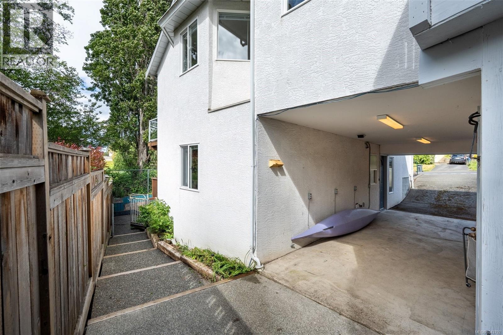 840 Tillicum Rd - 40