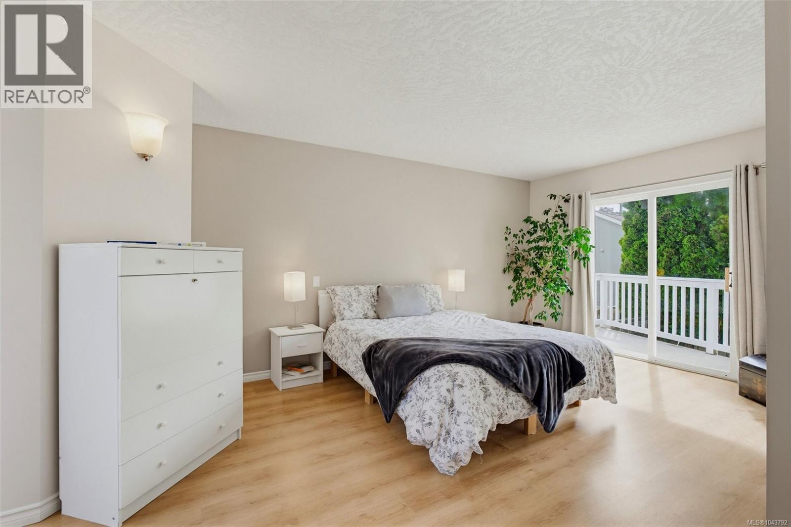 840 Tillicum Rd - 12