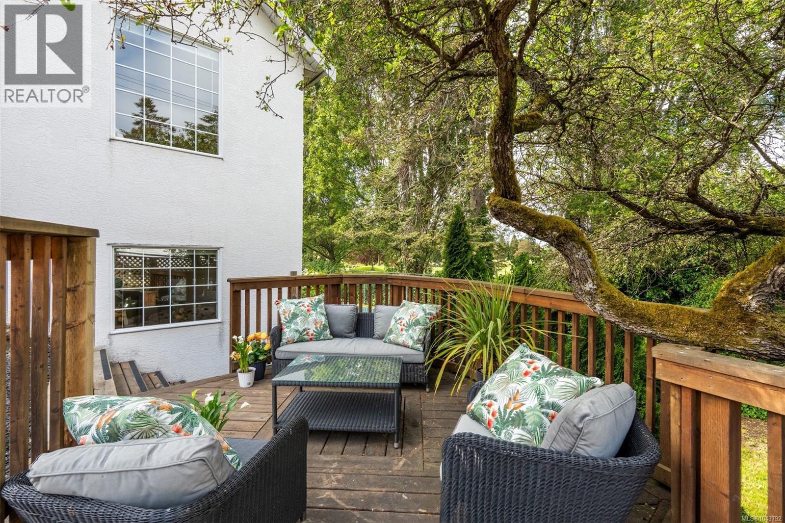 840 Tillicum Rd - 20