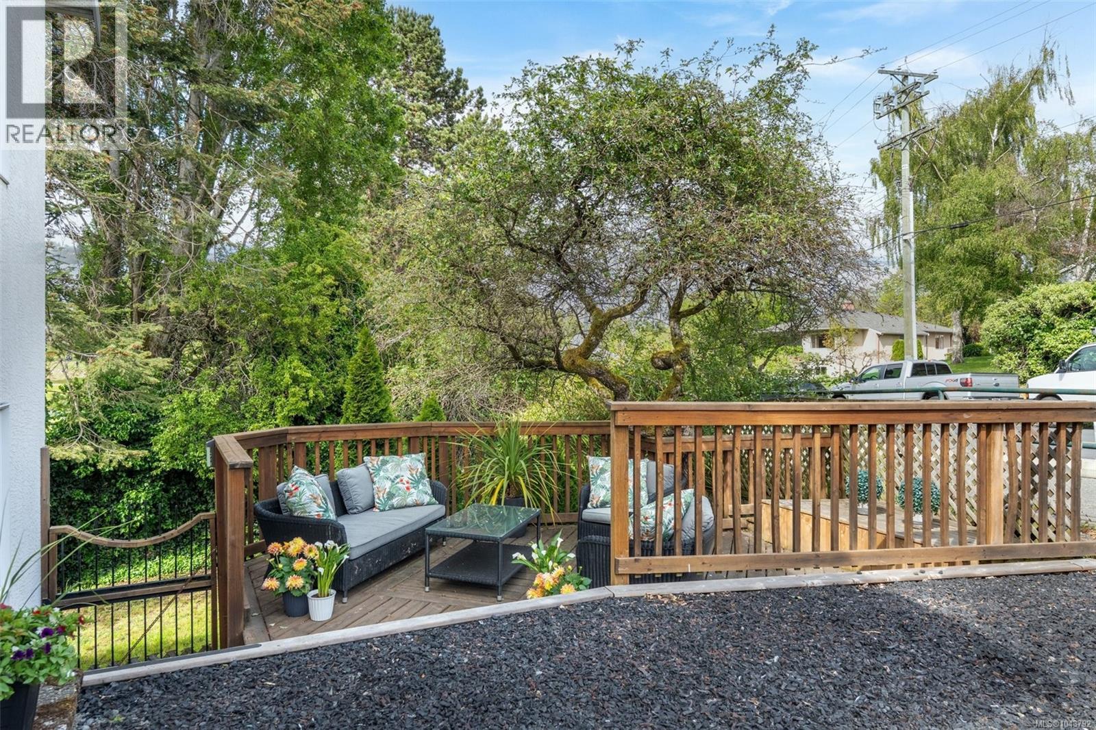 840 Tillicum Rd - 21