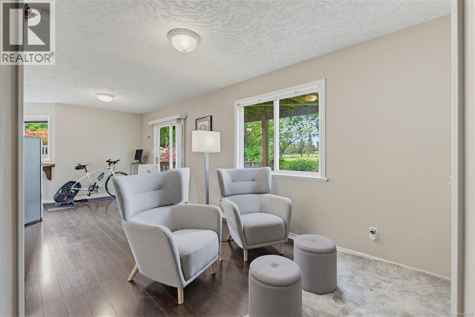 840 Tillicum Rd - 28
