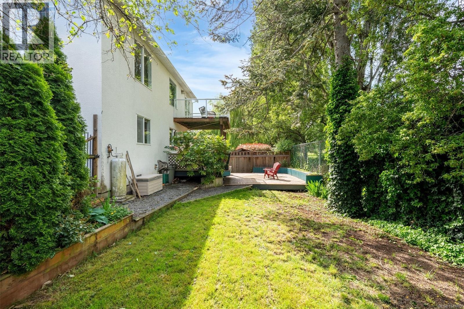 840 Tillicum Rd - 41