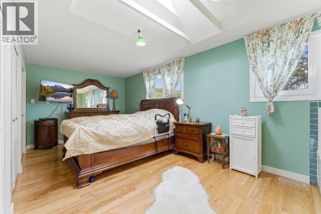 322191 135 Street W - 27