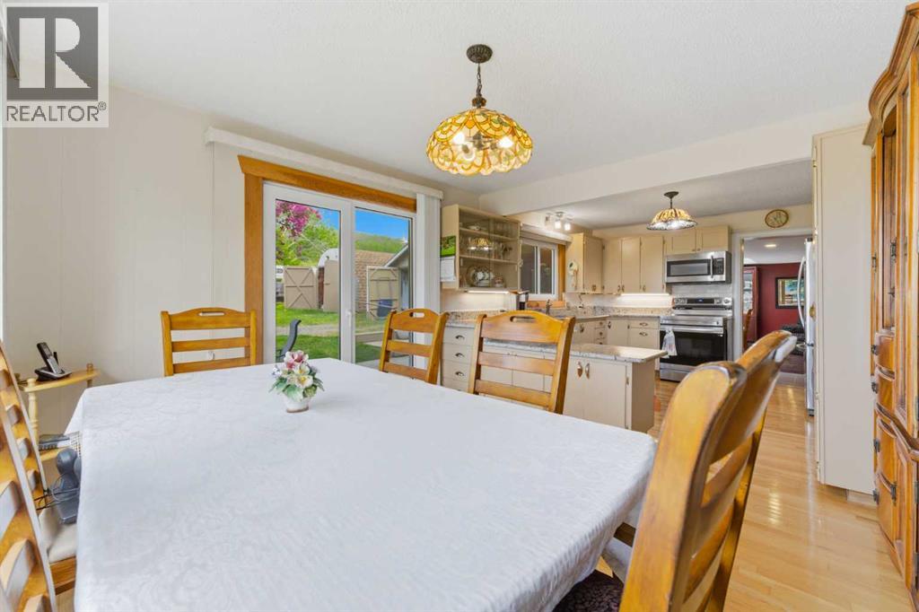 322191 135 Street W - 19