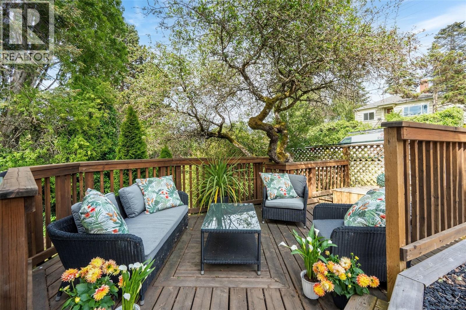 840 Tillicum Rd - 19