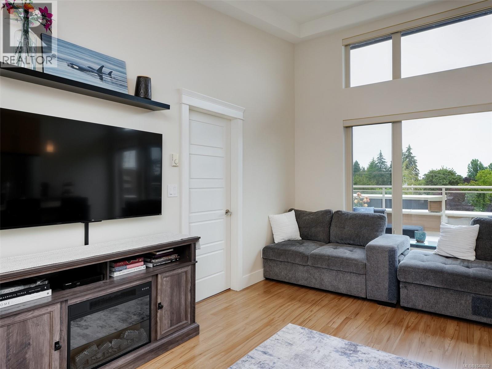 401 7161 West Saanich Rd, Central Saanich