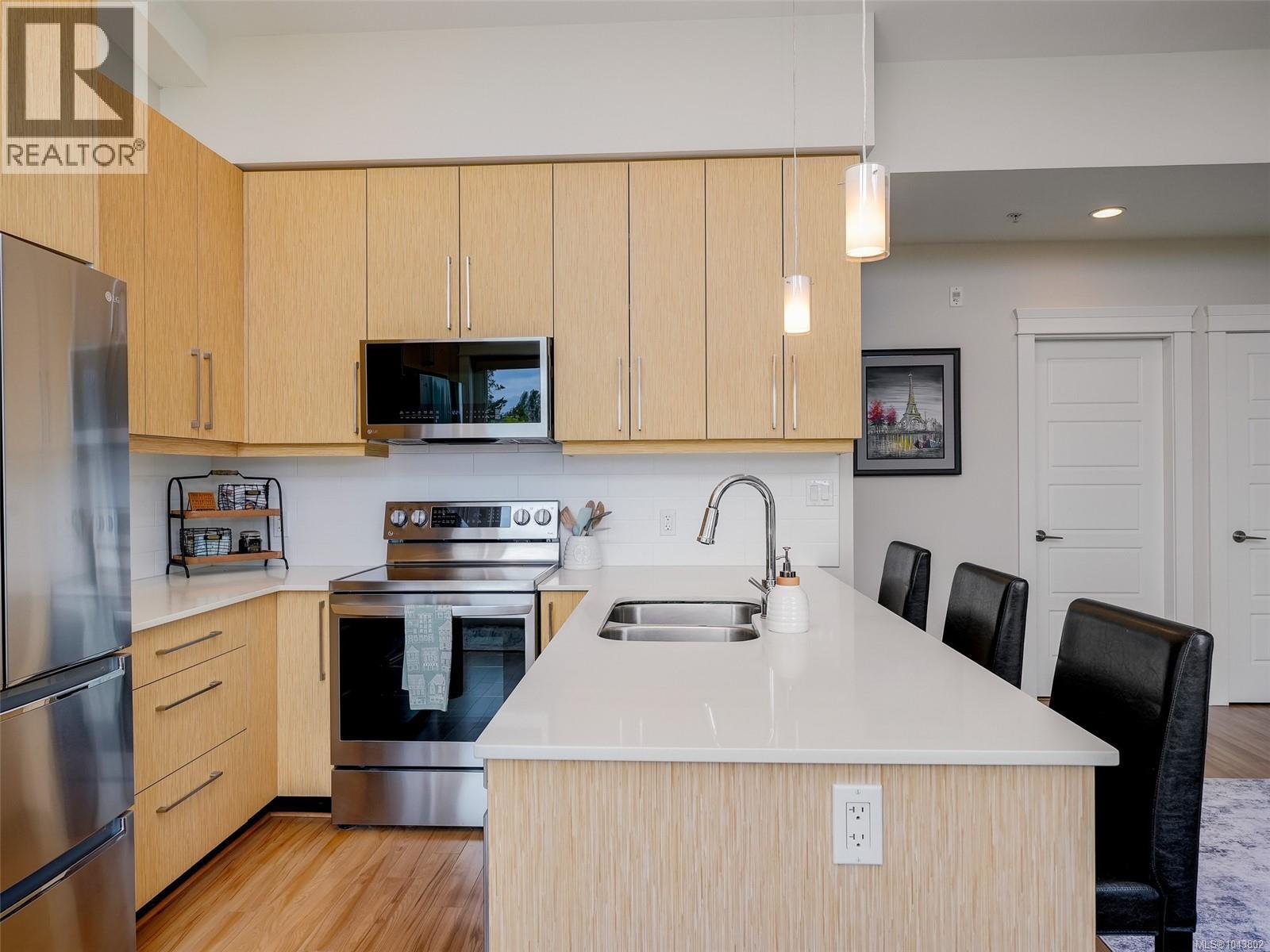 401 7161 West Saanich Rd, Central Saanich