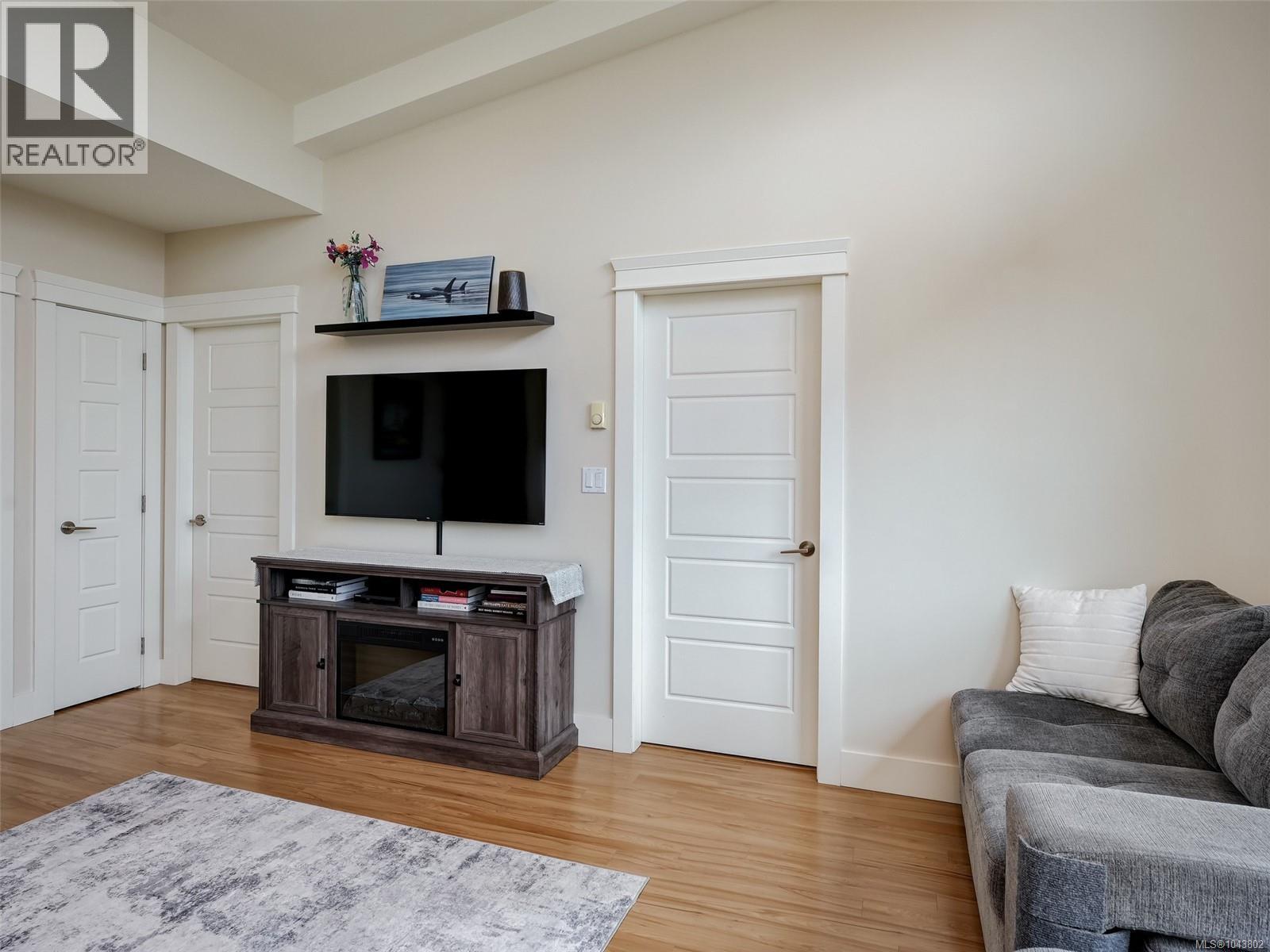 401 7161 West Saanich Rd, Central Saanich