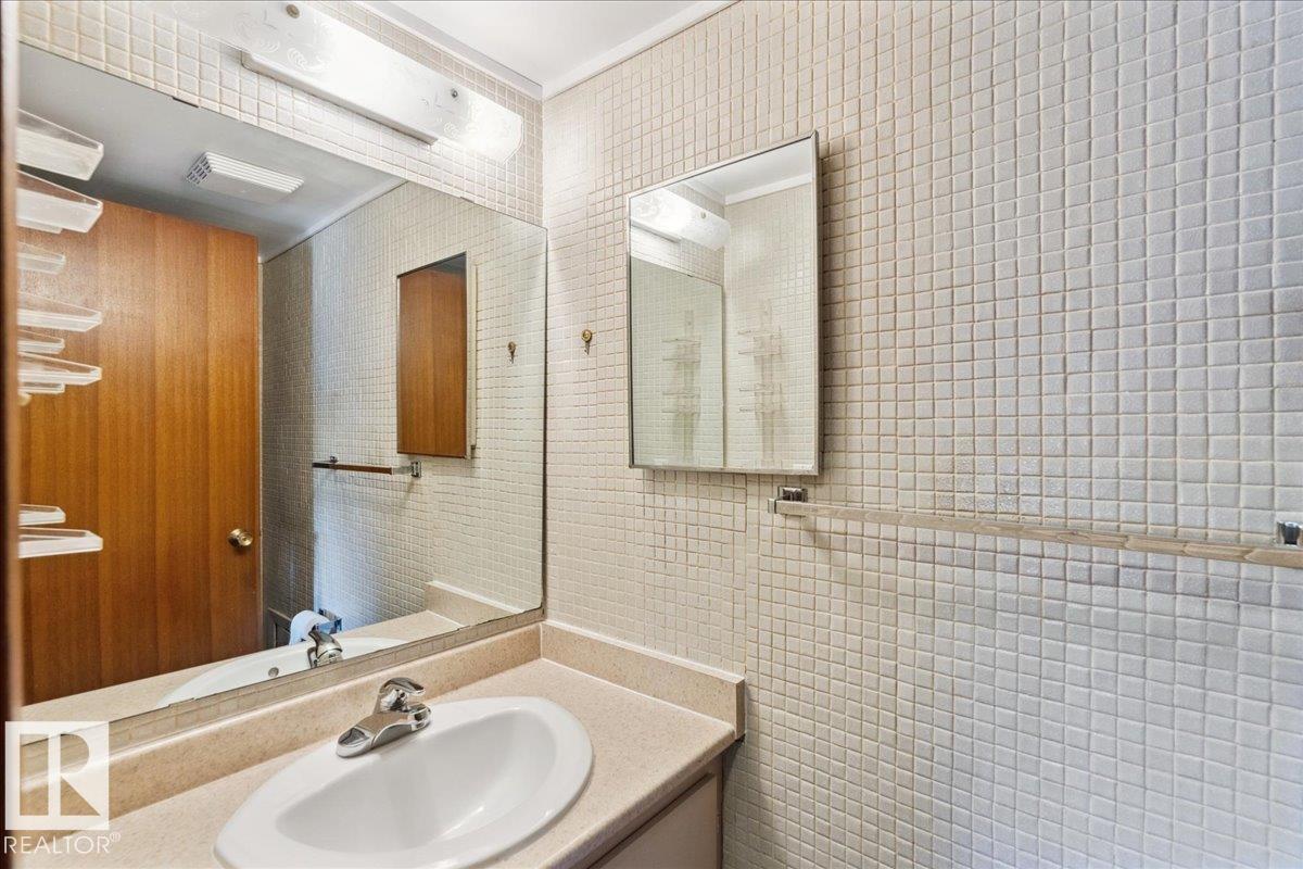 #112 2904 139 AV NW - 8