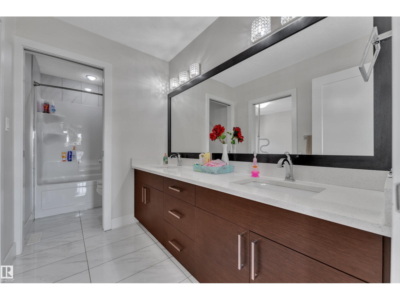 3001 55 ST - Image 31