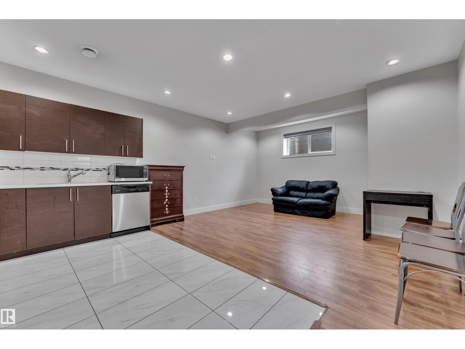 3001 55 ST - Image 46