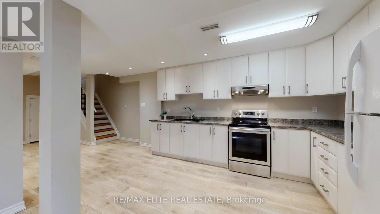 62 MACEDONIA COURT - 32