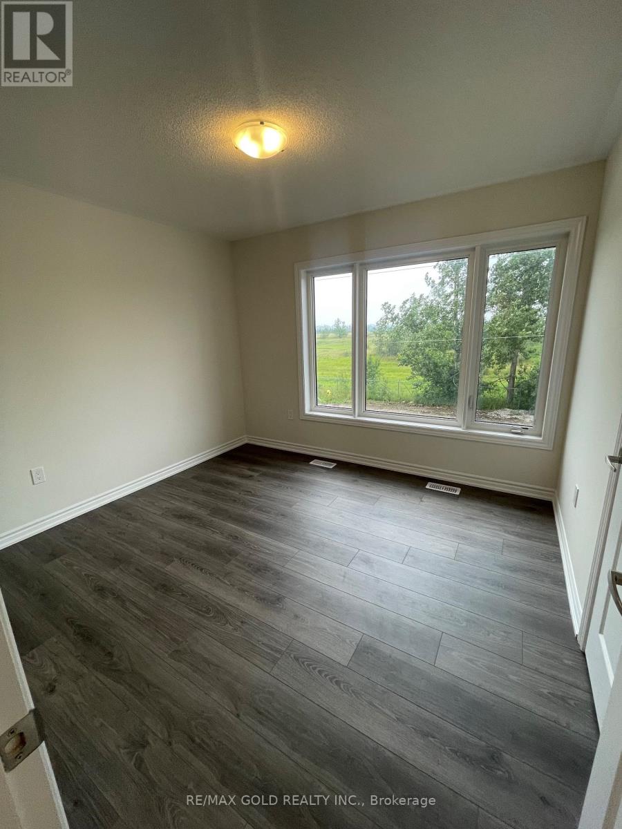 275 LINDSAY STREET N - 18