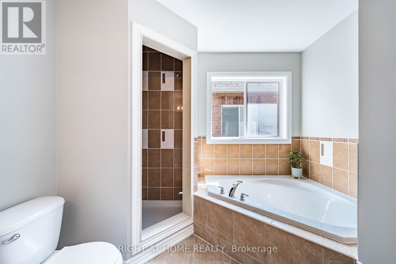 940 O'REILLY CRESCENT - 27