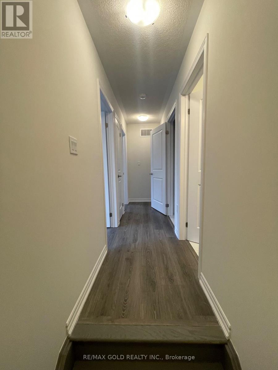 275 LINDSAY STREET N - Image 15