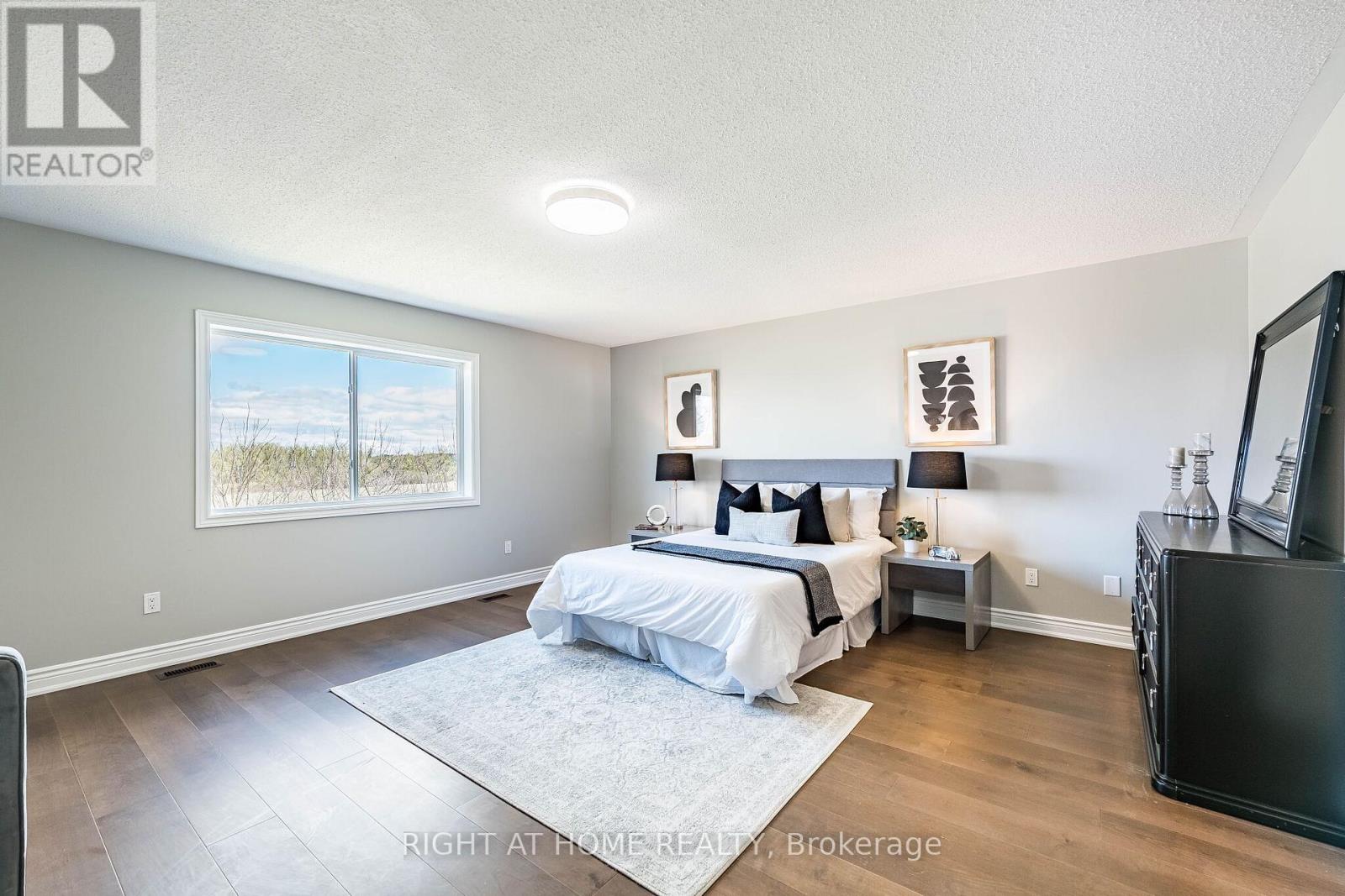 940 O'REILLY CRESCENT - 23