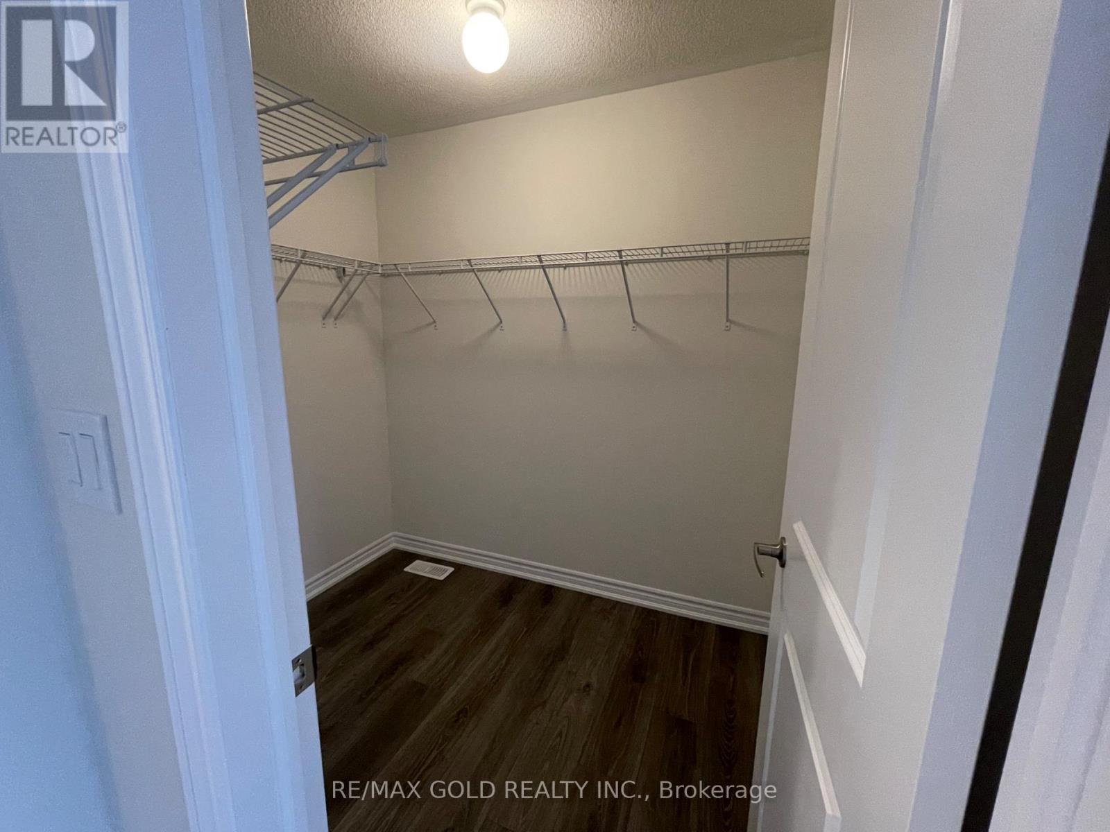275 LINDSAY STREET N - 23