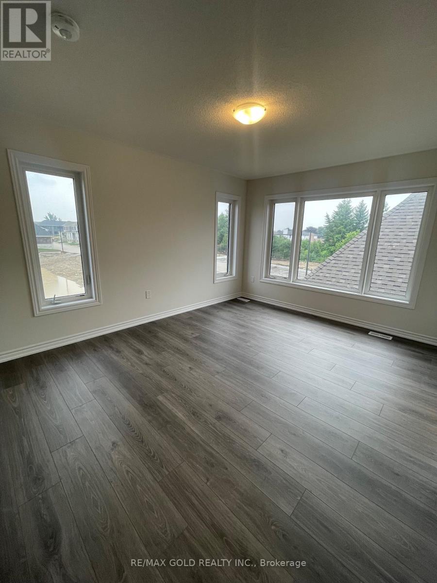 275 LINDSAY STREET N - 24