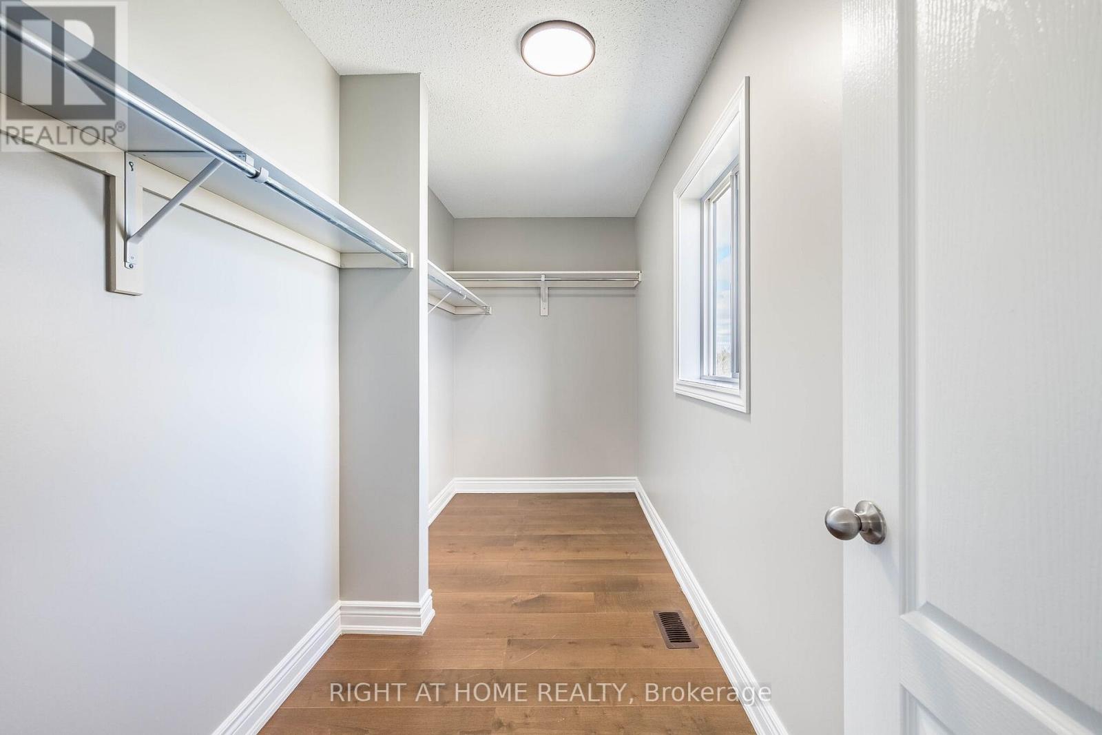 940 O'REILLY CRESCENT - 25
