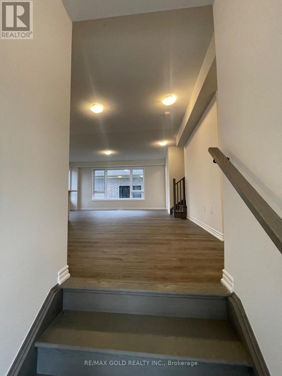 275 LINDSAY STREET N - 7