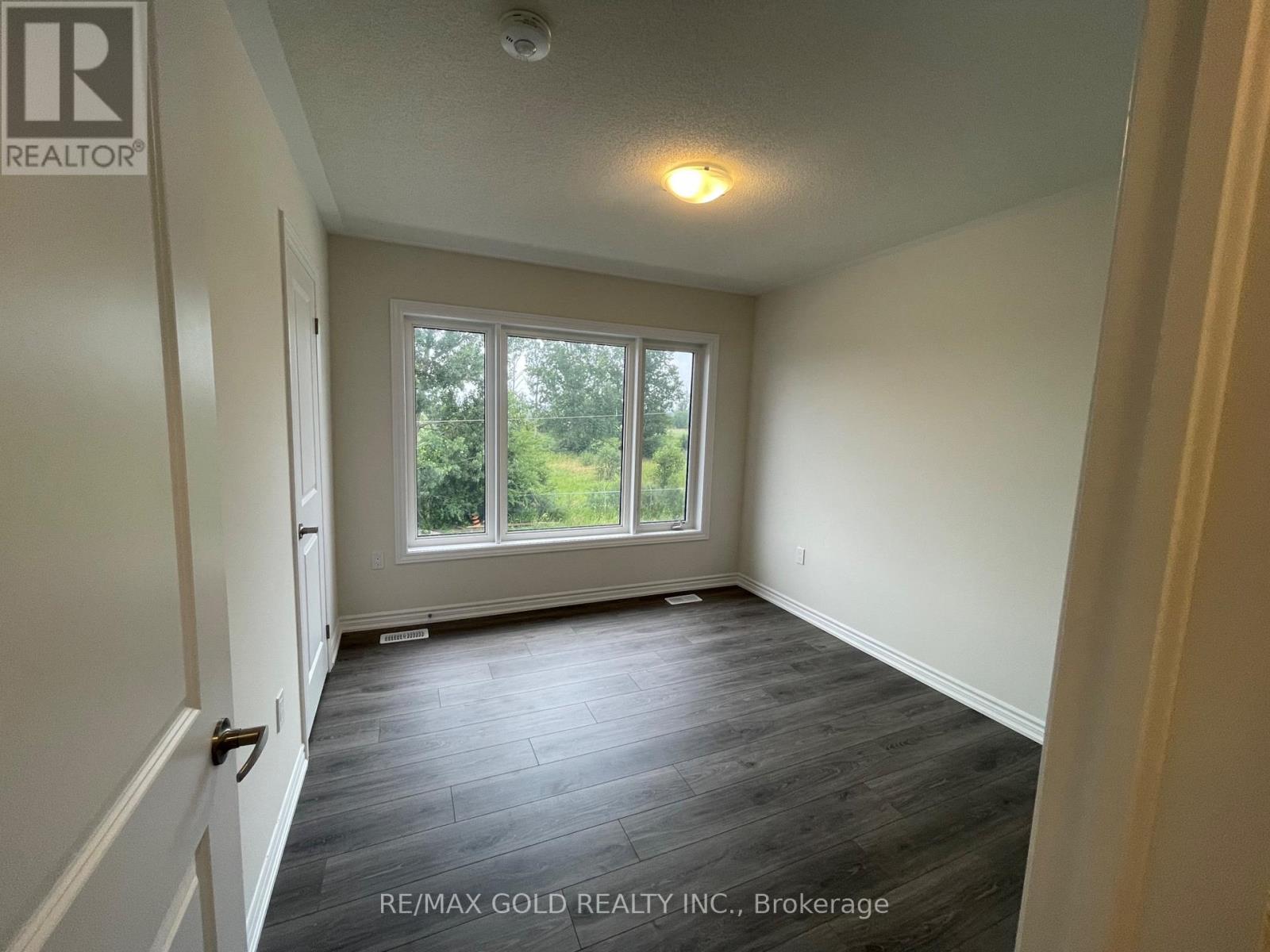 275 LINDSAY STREET N - 21