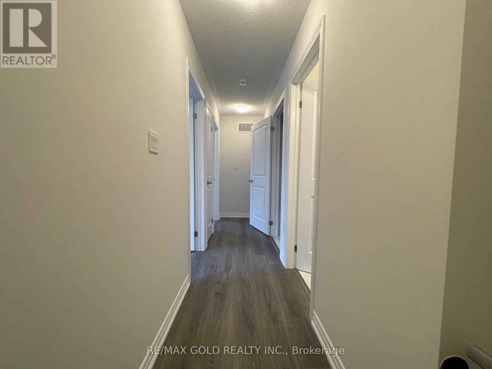 275 LINDSAY STREET N - 16