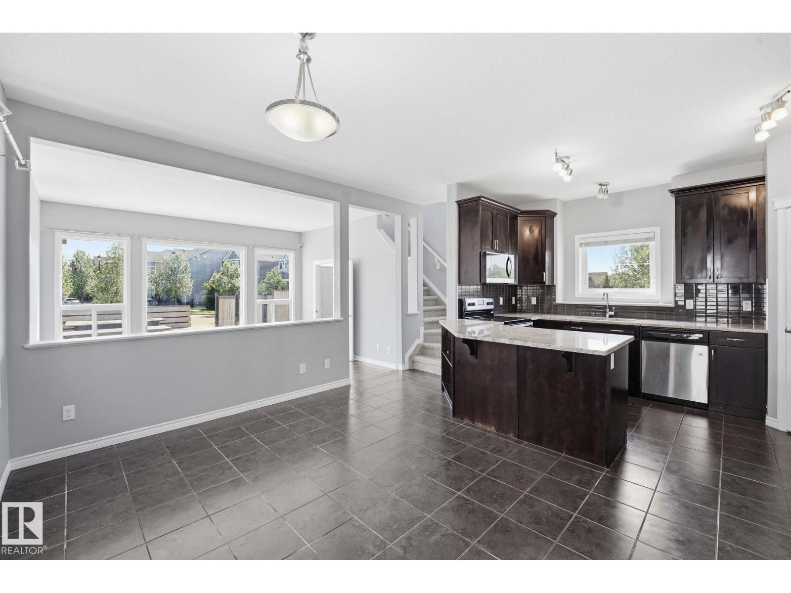 7043 22 AV SW - Image 13