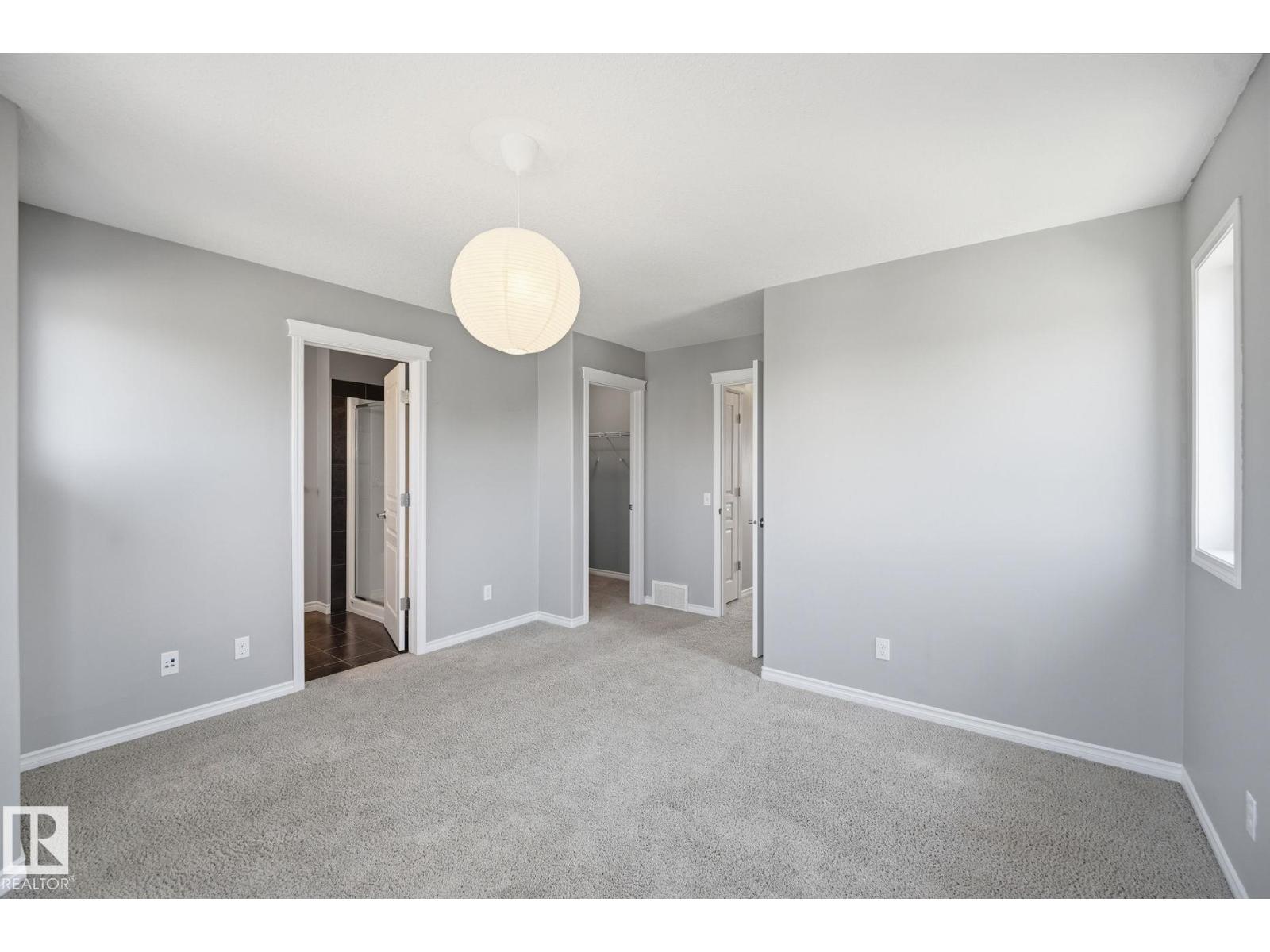 7043 22 AV SW - 22