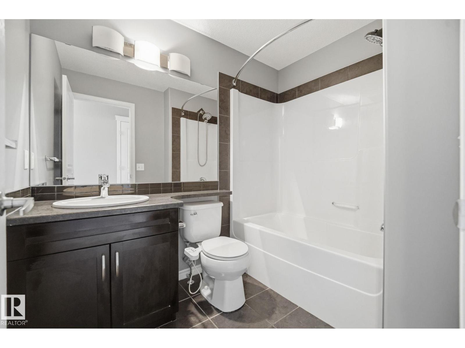7043 22 AV SW - Image 27