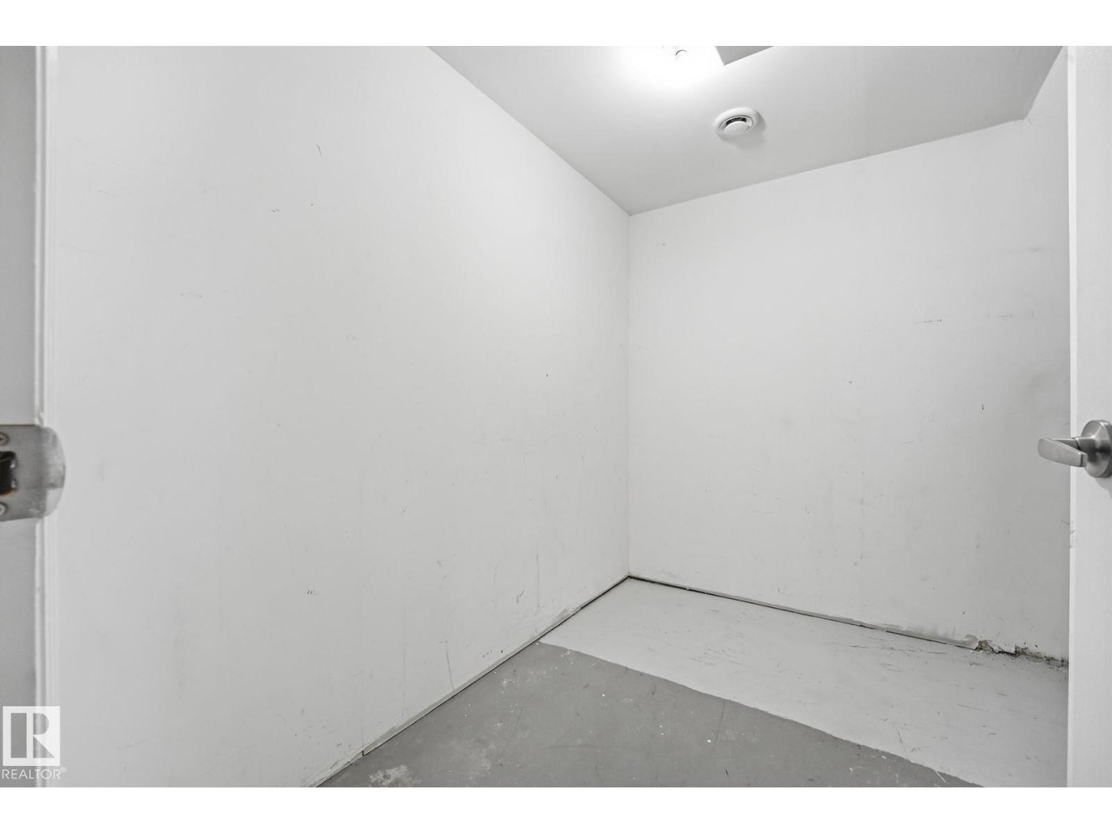 7043 22 AV SW - 36