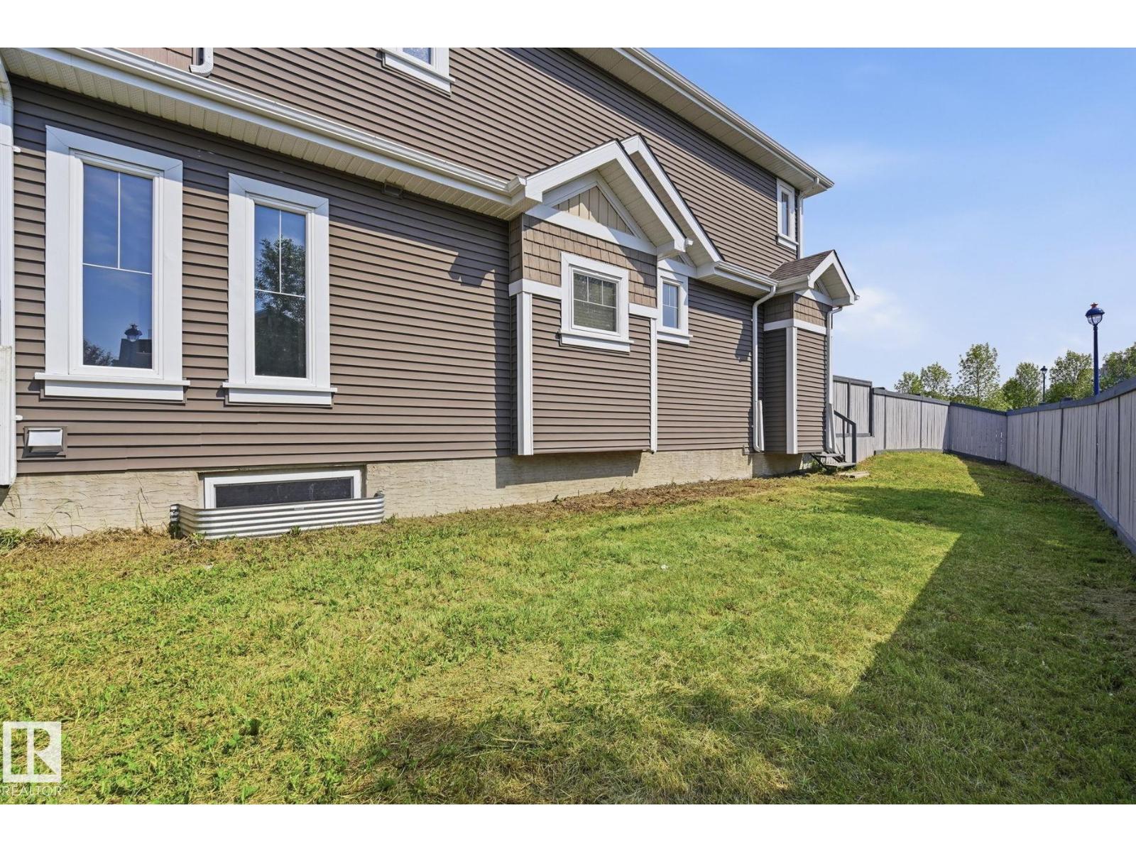 7043 22 AV SW - Image 38