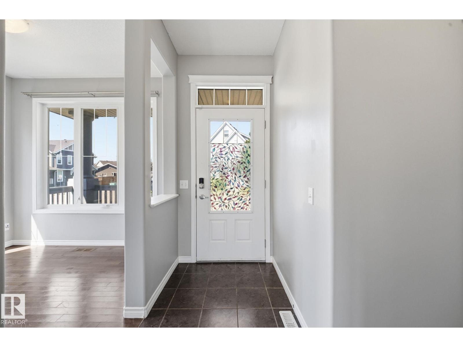 7043 22 AV SW - Image 4