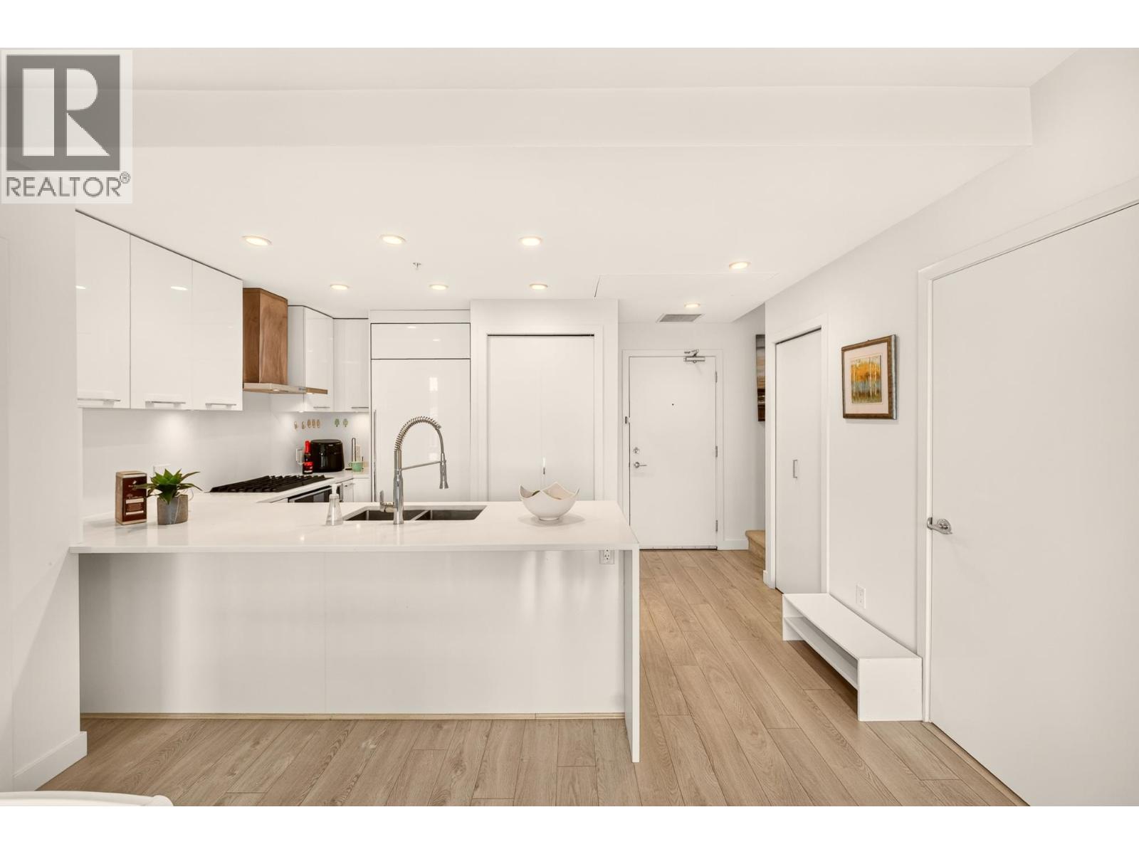 PH7 3581 ROSS DRIVE, Vancouver