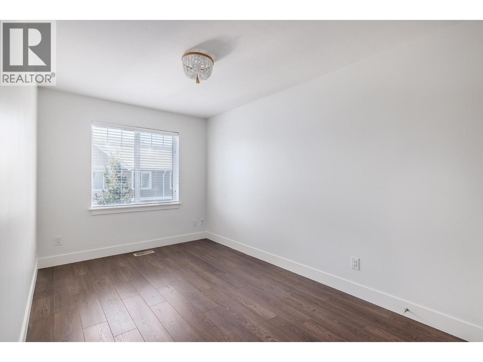#54 600 Sherwood Road - 16