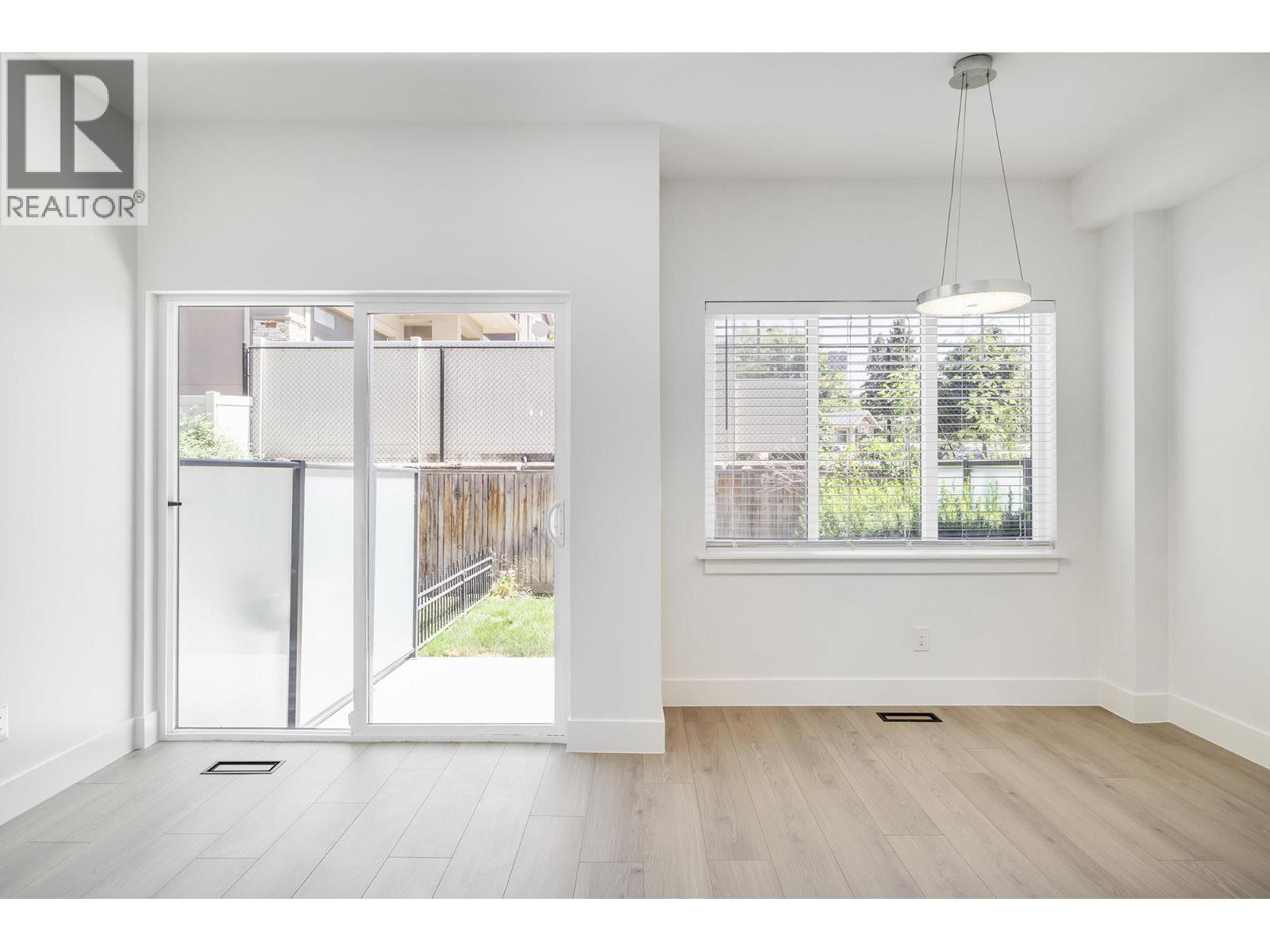 #54 600 Sherwood Road - 10