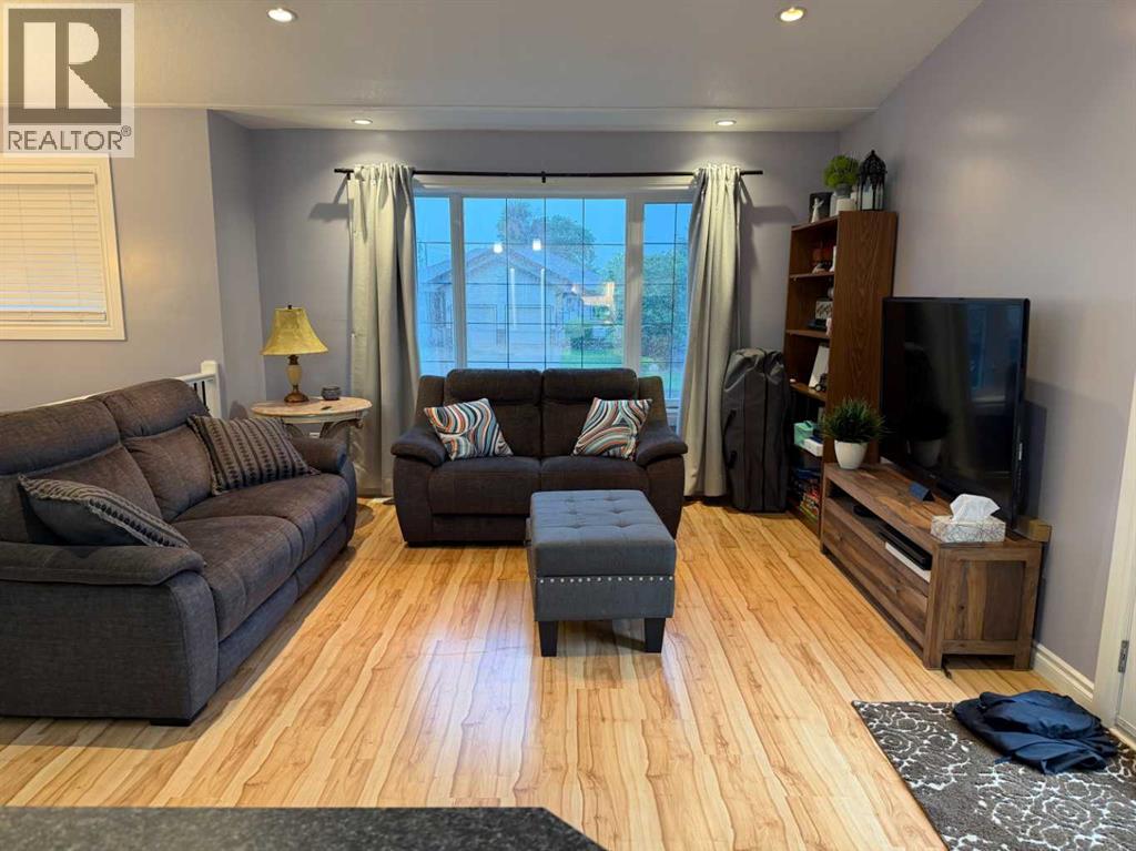 5613 52 Street - 4