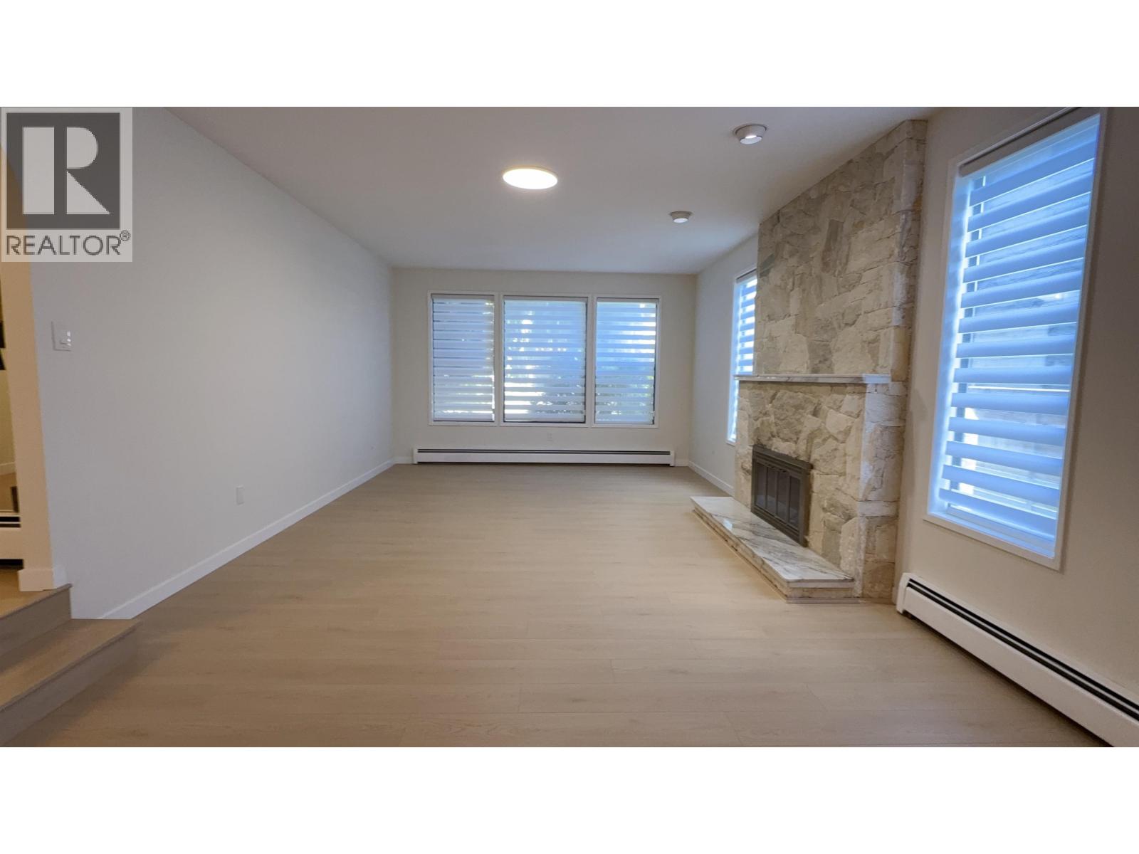 8711 CULLEN CRESCENT — photo 3