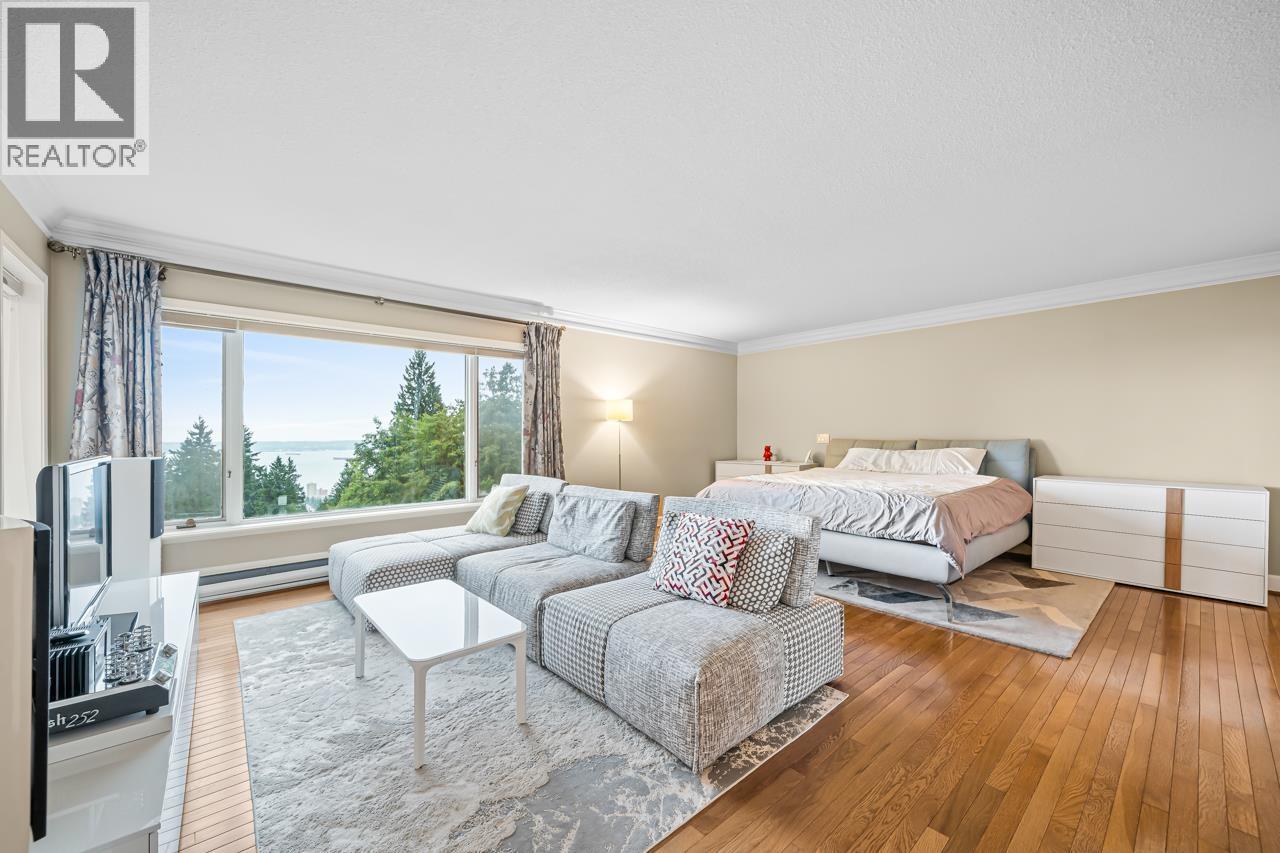 2478 WESTHILL COURT, West Vancouver