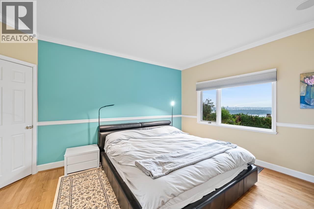 2478 WESTHILL COURT, West Vancouver