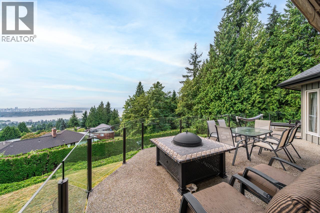 2478 WESTHILL COURT, West Vancouver