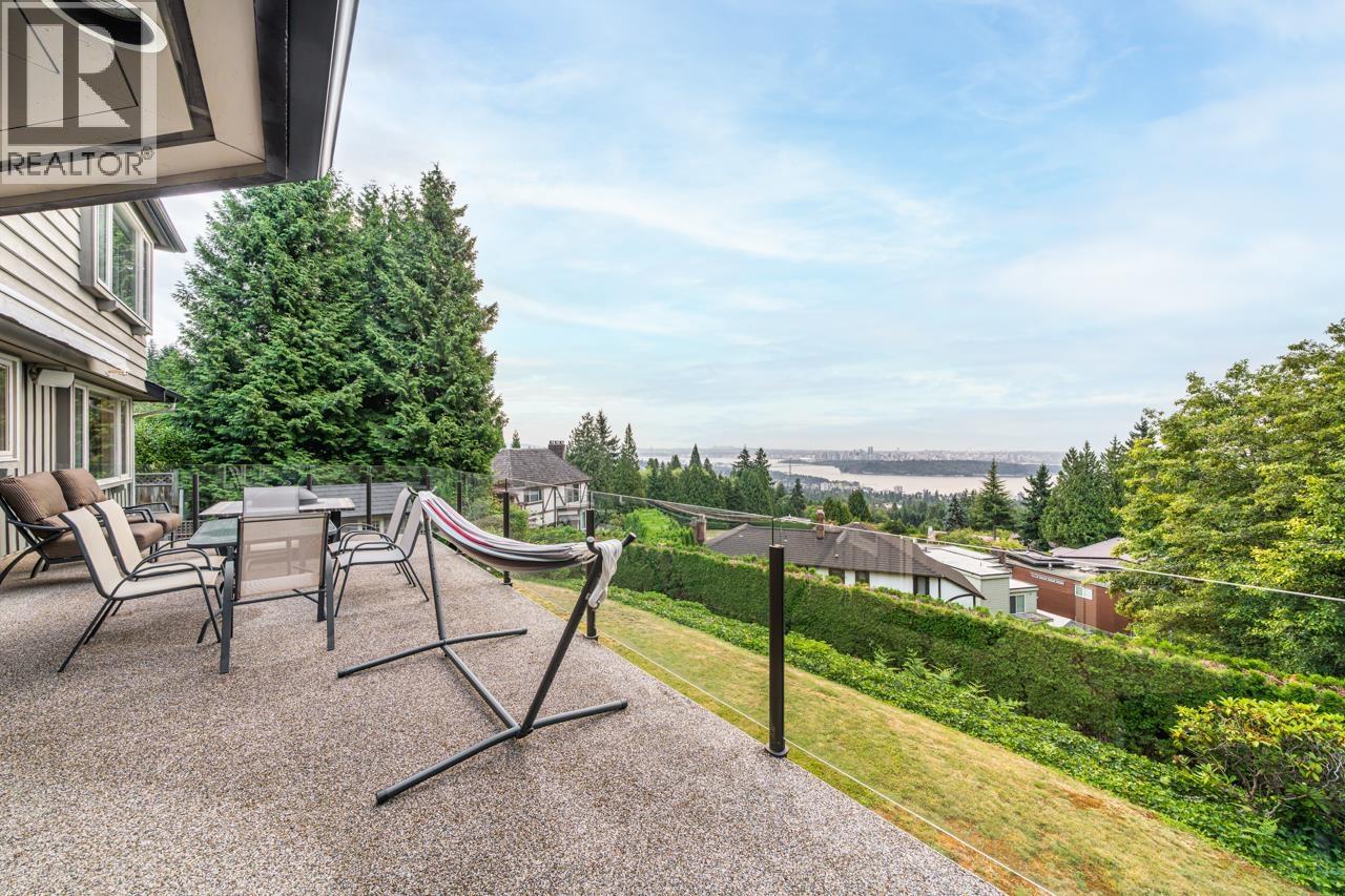2478 WESTHILL COURT, West Vancouver