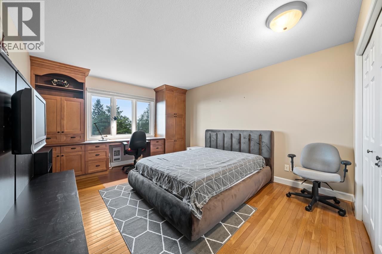2478 WESTHILL COURT, West Vancouver