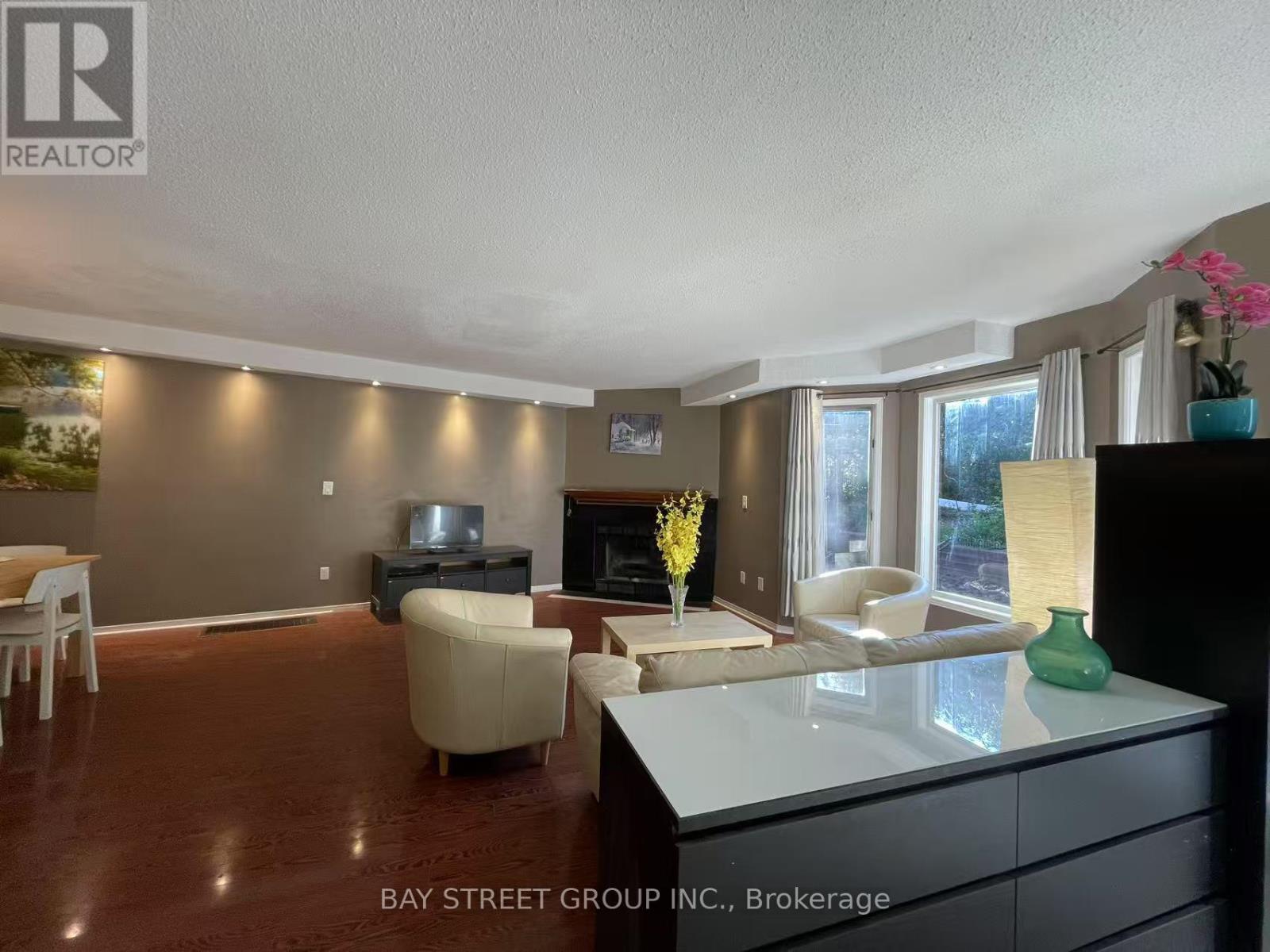 Photo of 2589 Addingham Crescent