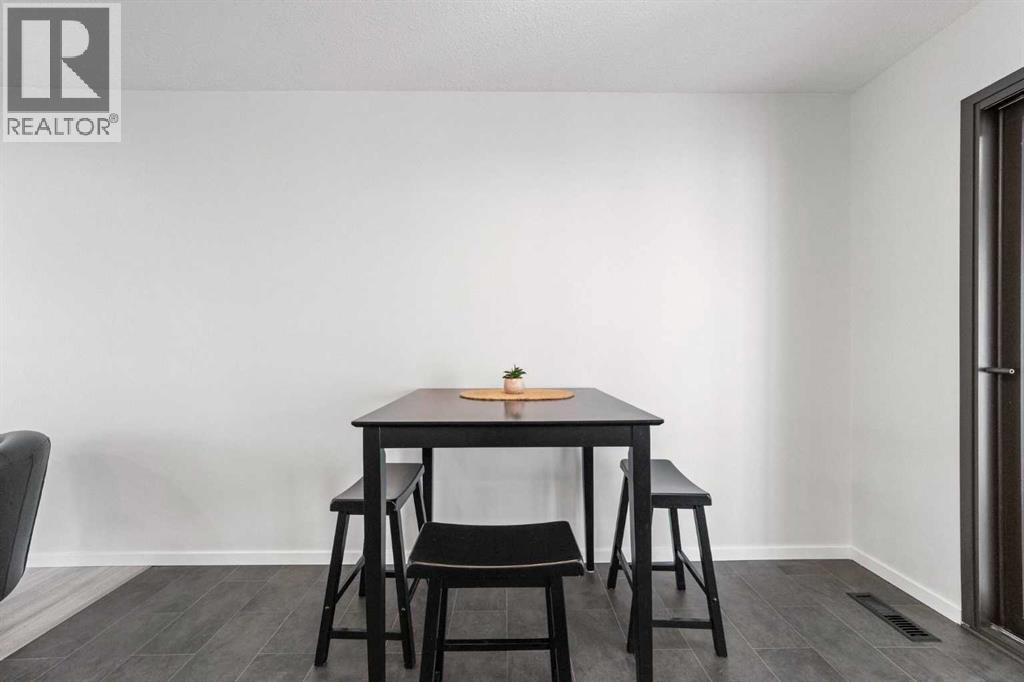 5413 48 Avenue W - 6