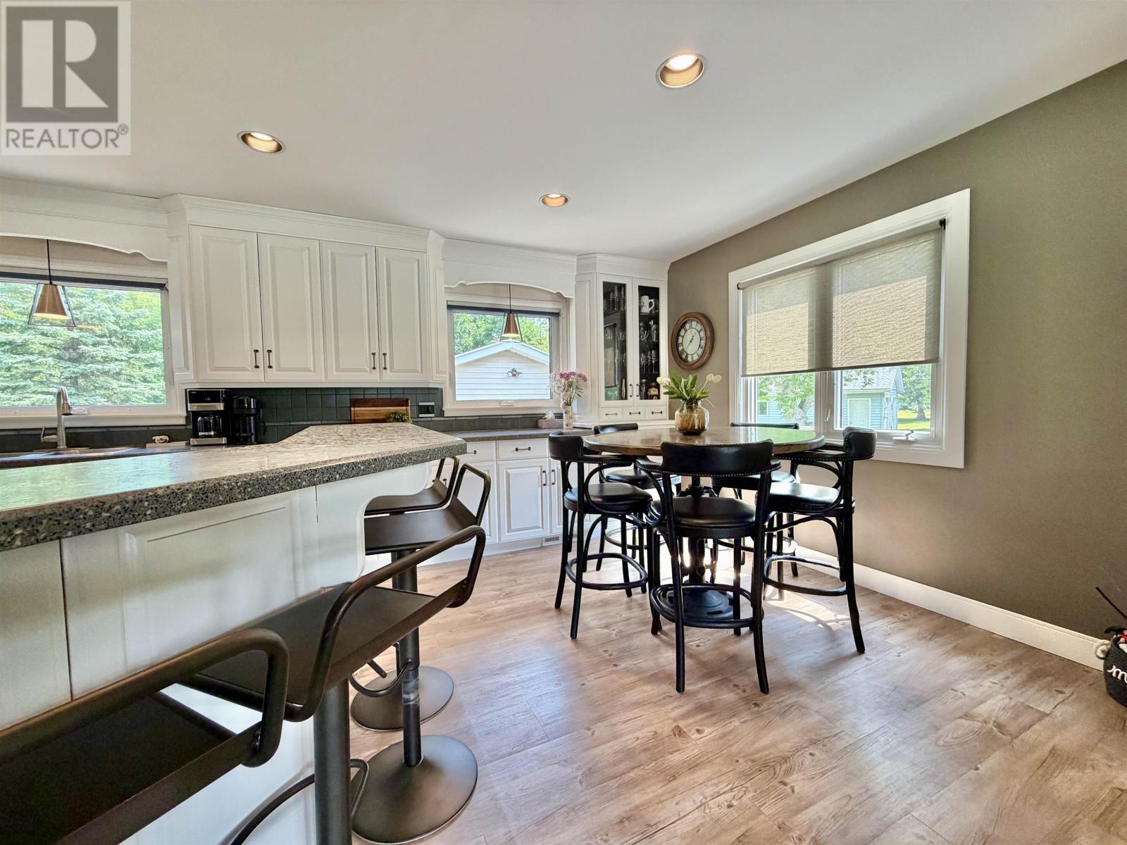 358 Daniel AVE - 8