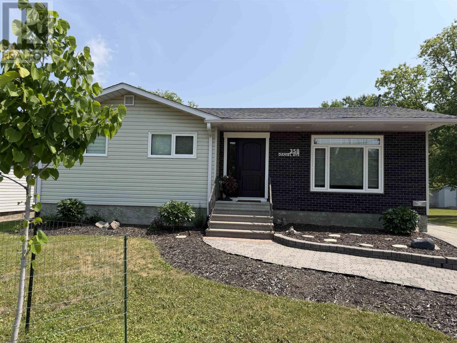 358 Daniel AVE - 36