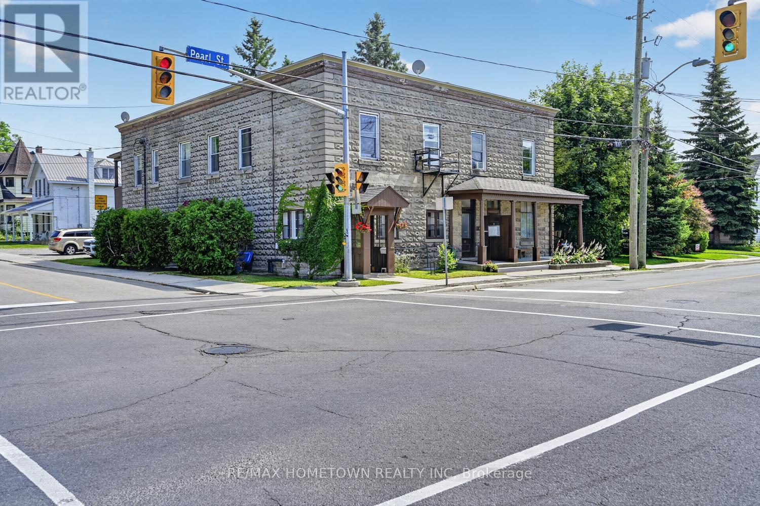61 PEARL STREET E - 2