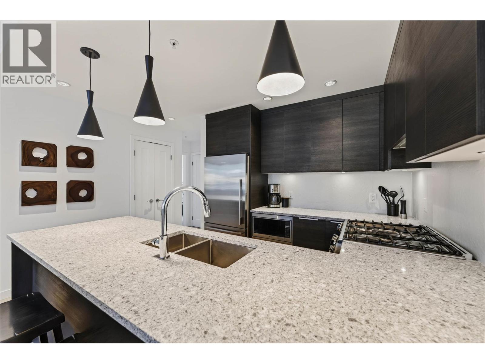 #215 710 Vernon Street - 43